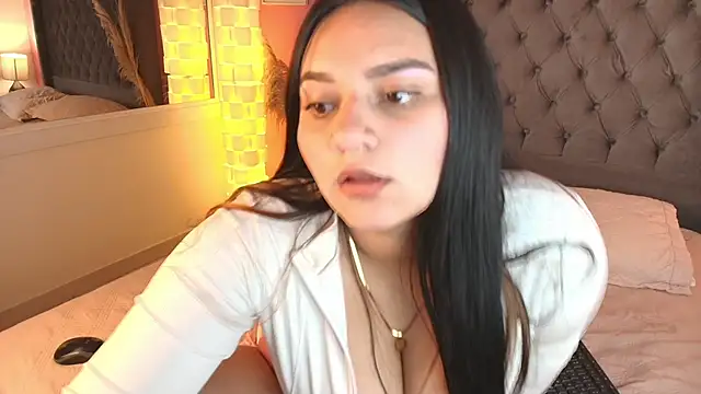 Nicollevsconttei online show from February 11, 2026, 6:52 pm