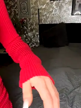 DeineJulia online show from November 25, 2025, 11:05 pm