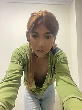 Hopemoretti online show from December 2, 2025, 2:45 am