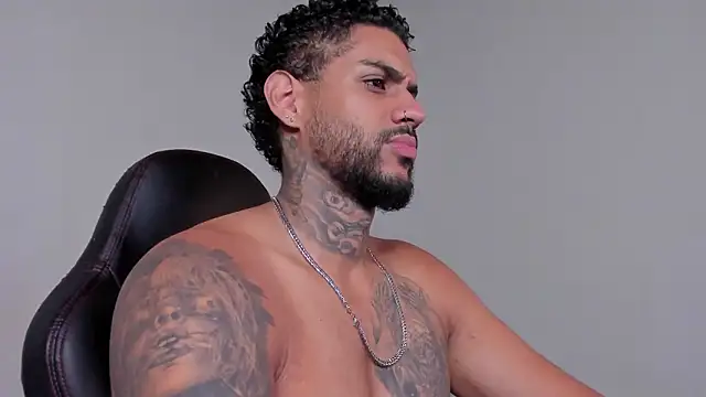 LuigiVitale 1 online show from February 5, 2026, 2:07 am