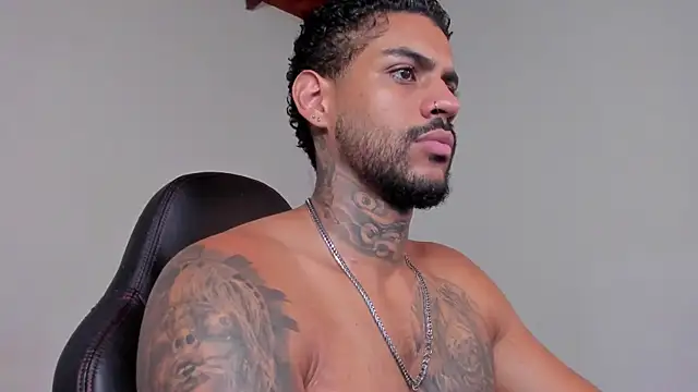 LuigiVitale 1 online show from December 19, 2025, 4:49 am