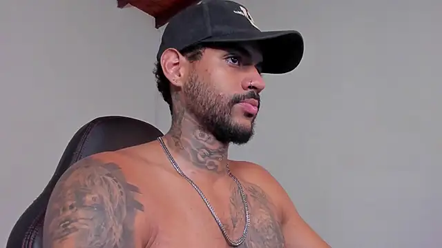 LuigiVitale 1 online show from December 15, 2025, 5:13 am