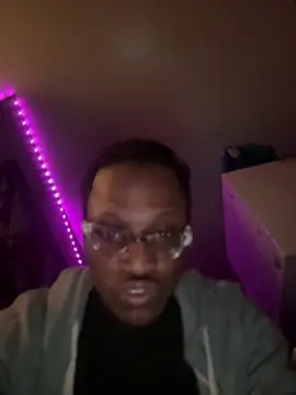 Snapshot of Shyguycharlie26 chatting on November 19, 2025, 6:24 am Shyguycharlie26 online show from November 19, 2025, 6:24 am