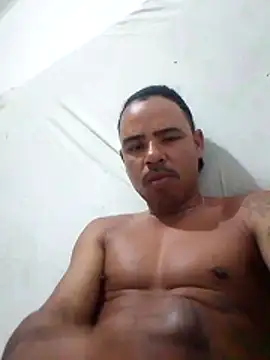 morenoosafado18cm online show from December 3, 2025, 9:47 pm