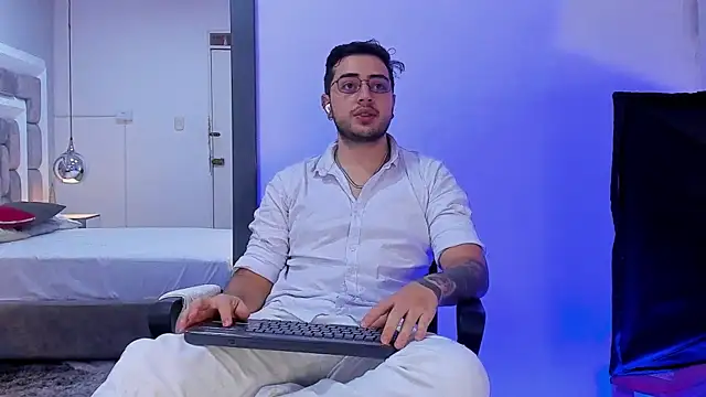 Ethan Greys online show from December 23, 2025, 4:23 am