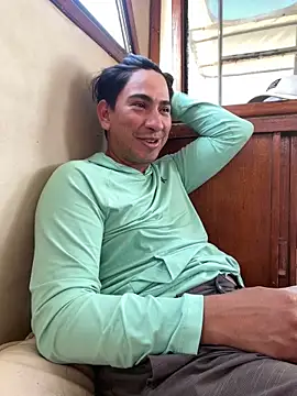 algila08 online show from April 16, 2026, 11:07 pm