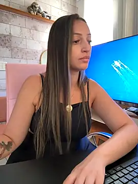 Snapshot of BelleRune chatting on September 18, 2025, 1:25 pm BelleRune online show from September 18, 2025, 1:25 pm