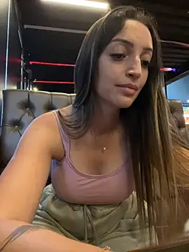 BelleRune online show from April 18, 2026, 8:20 pm