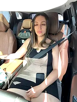 Snapshot of BelleRune chatting on September 20, 2025, 12:21 pm BelleRune online show from September 20, 2025, 12:21 pm