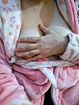 mnbvcxzqwertyuiop1235 online show from December 18, 2025, 12:09 pm