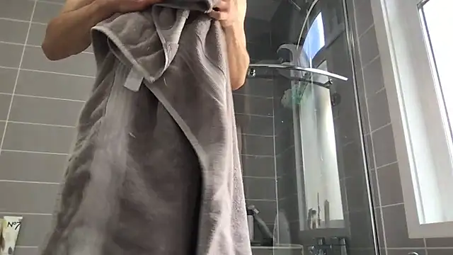 boyinsocks online show from April 28, 2026, 7:46 am