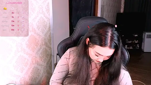 Emma Uilson online show from April 18, 2026, 7:07 pm