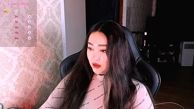 Emma Uilson online show from April 18, 2026, 5:59 pm