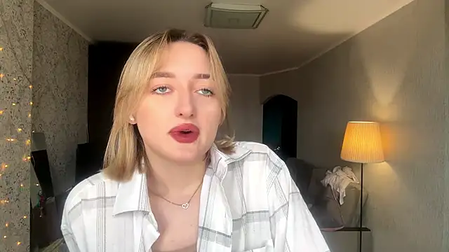 Emily lyy online show from November 20, 2025, 9:21 am