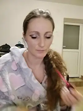 CrazyMaya39 online show from April 16, 2026, 9:37 pm