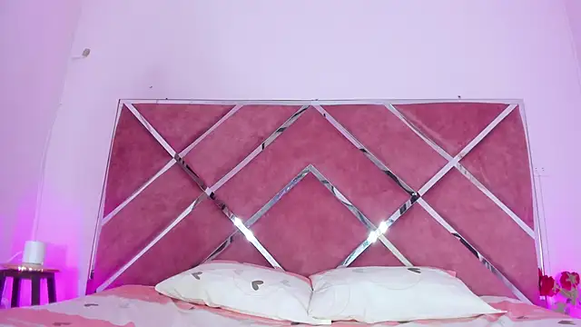 ZoeClarkk  online show from February 25, 2026, 1:11 pm