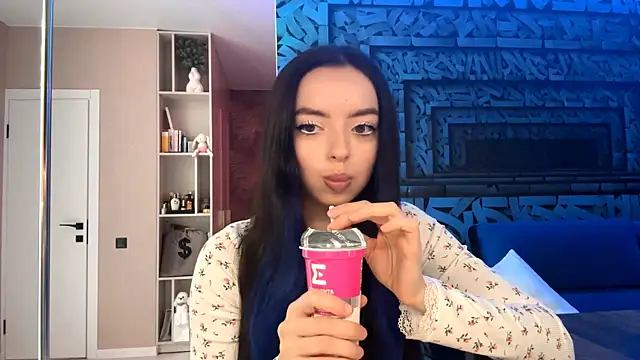 Snapshot of TonaMarchetta chatting on November 17, 2025, 6:56 pm TonaMarchetta online show from November 17, 2025, 6:56 pm