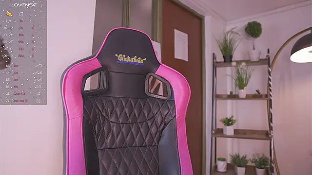 Snapshot of Enola_Holmes_ chatting on November 24, 2025, 12:05 pm Enola Holmes online show from November 24, 2025, 12:05 pm