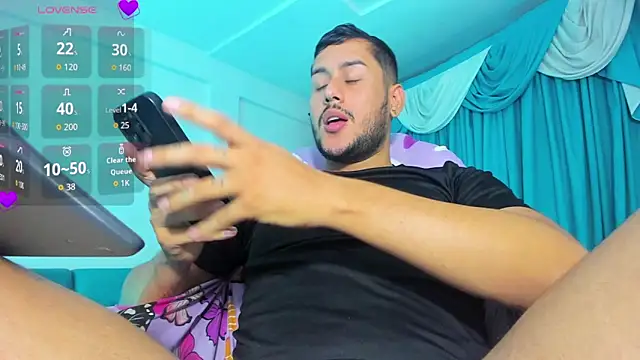 Latino Hot Boy online show from November 19, 2025, 4:45 am