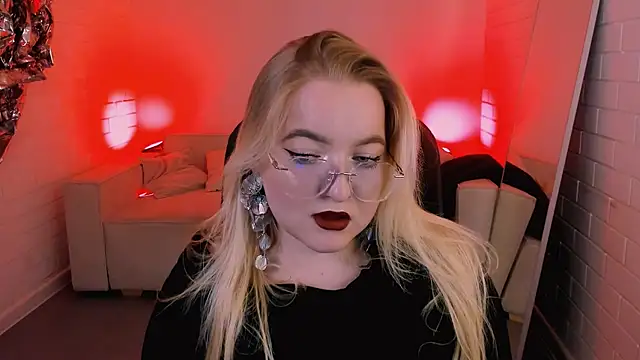 Snapshot of EllaPower chatting on November 15, 2025, 3:05 pm EllaPower online show from November 15, 2025, 3:05 pm