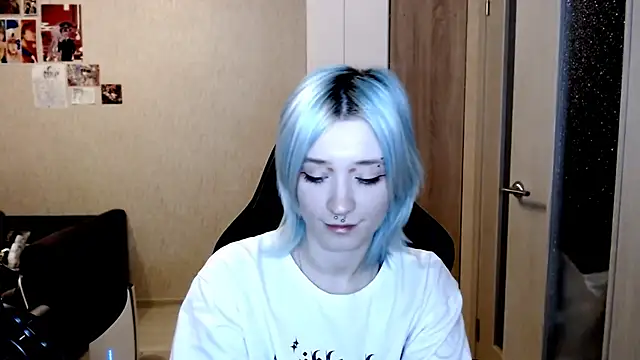 Snapshot of SophiaLur chatting on November 17, 2025, 3:49 pm SophiaLur online show from November 17, 2025, 3:49 pm