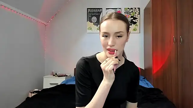 tinyglow online show from January 9, 2026, 8:27 pm