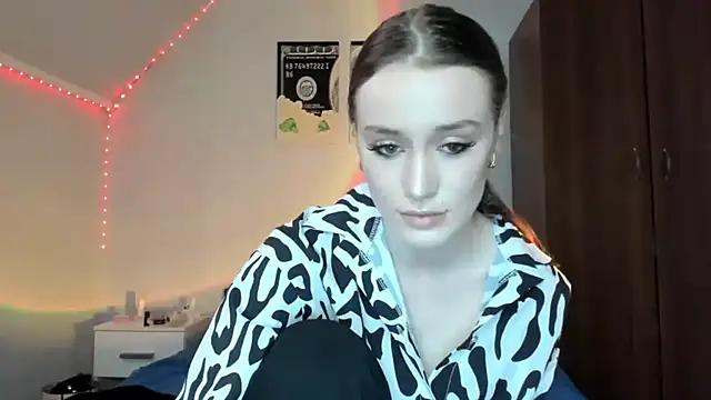 tinyglow online show from April 9, 2026, 9:54 pm