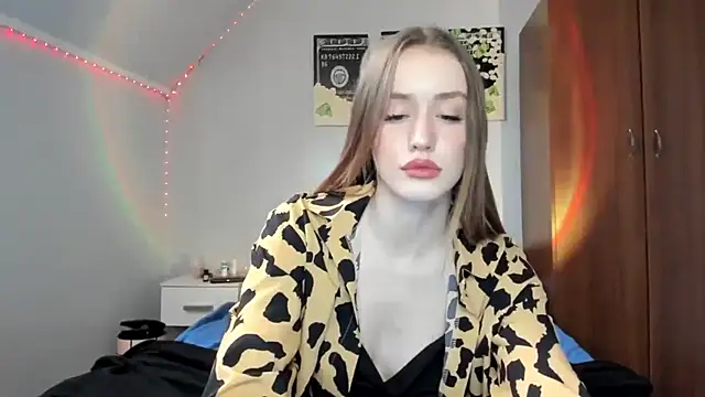 tinyglow online show from January 14, 2026, 7:50 pm