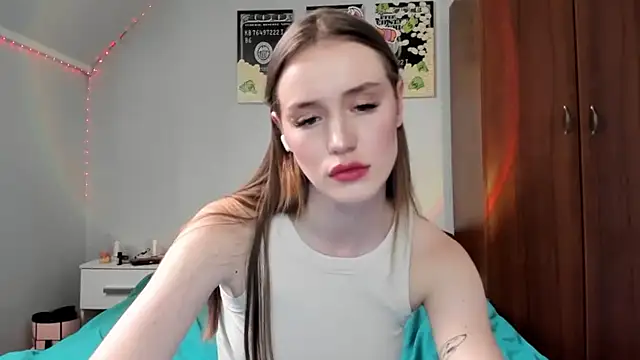 Snapshot of tinyglow chatting on February 17, 2026, 5:43 pm tinyglow online show from February 17, 2026, 5:43 pm