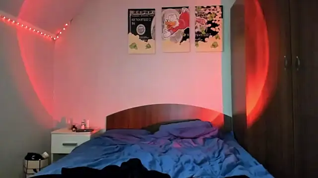 Snapshot of tinyglow chatting on February 6, 2026, 11:12 pm tinyglow online show from February 6, 2026, 11:12 pm