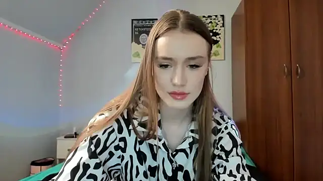 Snapshot of tinyglow chatting on February 15, 2026, 4:06 pm tinyglow online show from February 15, 2026, 4:06 pm