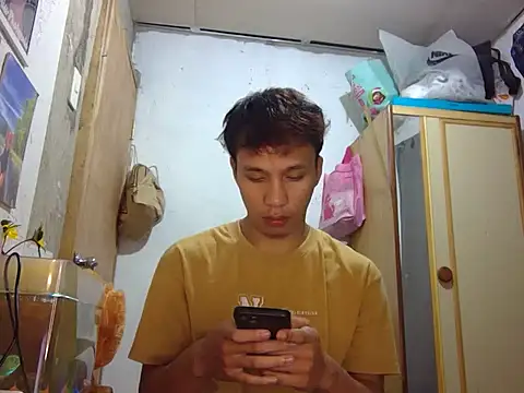 Snapshot of newgys chatting on March 11, 2026, 9:42 pm newgys online show from March 11, 2026, 9:42 pm