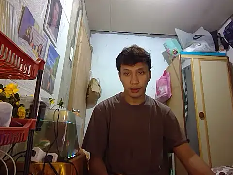 Snapshot of newgys chatting on March 11, 2026, 8:41 am newgys online show from March 11, 2026, 8:41 am