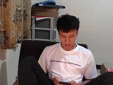 Snapshot of newgys chatting on March 9, 2026, 3:04 pm newgys online show from March 9, 2026, 3:04 pm