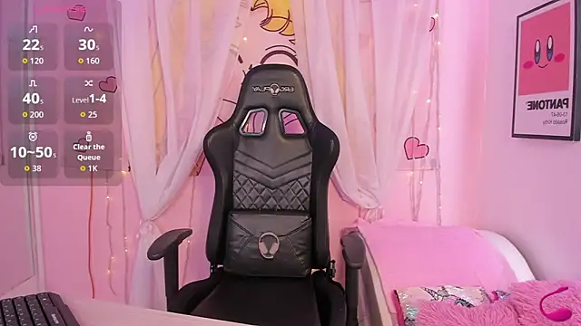 Abby teen  online show from November 28, 2025, 1:22 pm