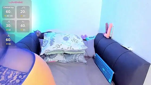 evelisse  online show from March 7, 2026, 3:13 am