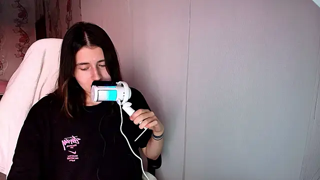 KristinaScott online show from January 17, 2026, 1:47 pm