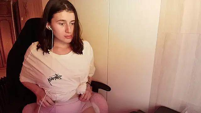 KristinaScott online show from February 24, 2026, 4:08 pm