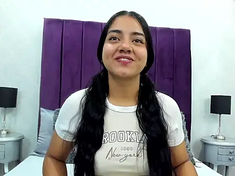 SalomeLee online show from November 18, 2025, 11:13 am