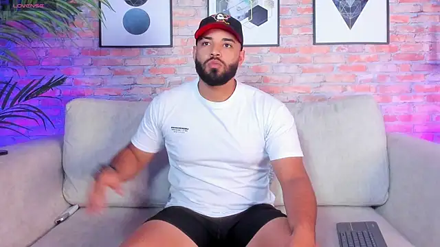 Snapshot of Chris_Varden chatting on December 2, 2025, 7:26 pm Chris Varden online show from December 2, 2025, 7:26 pm