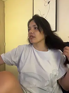 LaraDanverss online show from April 2, 2026, 10:49 pm