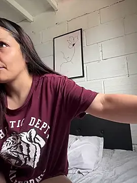 LaraDanverss online show from November 28, 2025, 7:14 pm