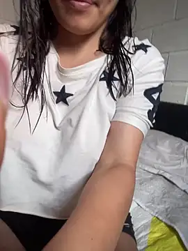 LaraDanverss online show from November 26, 2025, 6:52 pm