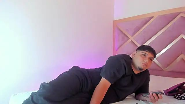 myke and mia online show from December 3, 2025, 2:16 pm