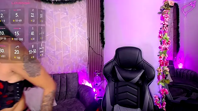 Snapshot of Tiny_Mooore1 chatting on November 18, 2025, 11:46 am Tiny Mooore1 online show from November 18, 2025, 11:46 am