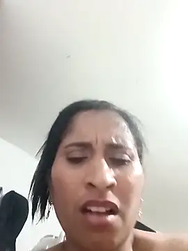 CarolinaNavas33 online show from November 29, 2025, 2:06 pm