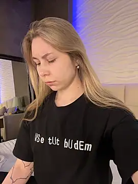 -SaraBlack- online show from April 18, 2026, 5:26 pm