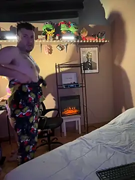 kittycat202501 online show from December 3, 2025, 8:14 am