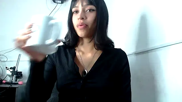 LiilithStonne online show from April 21, 2026, 2:51 am