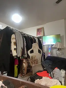 Motherbigbus online show from March 9, 2026, 10:19 am